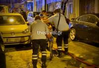 Μεγάλη φωτιά σε διαμέρισμα στη Θεσσαλονίκη, απεγκλώβισαν ενοίκους μεταφέροντάς τους από ταράτσες