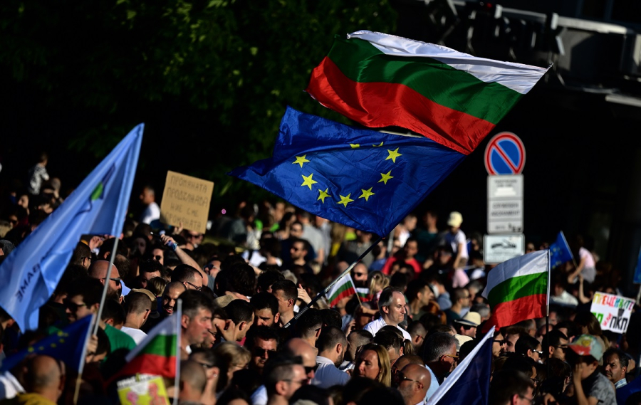 Εκλογές στη Βουλγαρία: Οι τελευταίες δημοσκοπήσεις, τι λένε οι αναλυτές