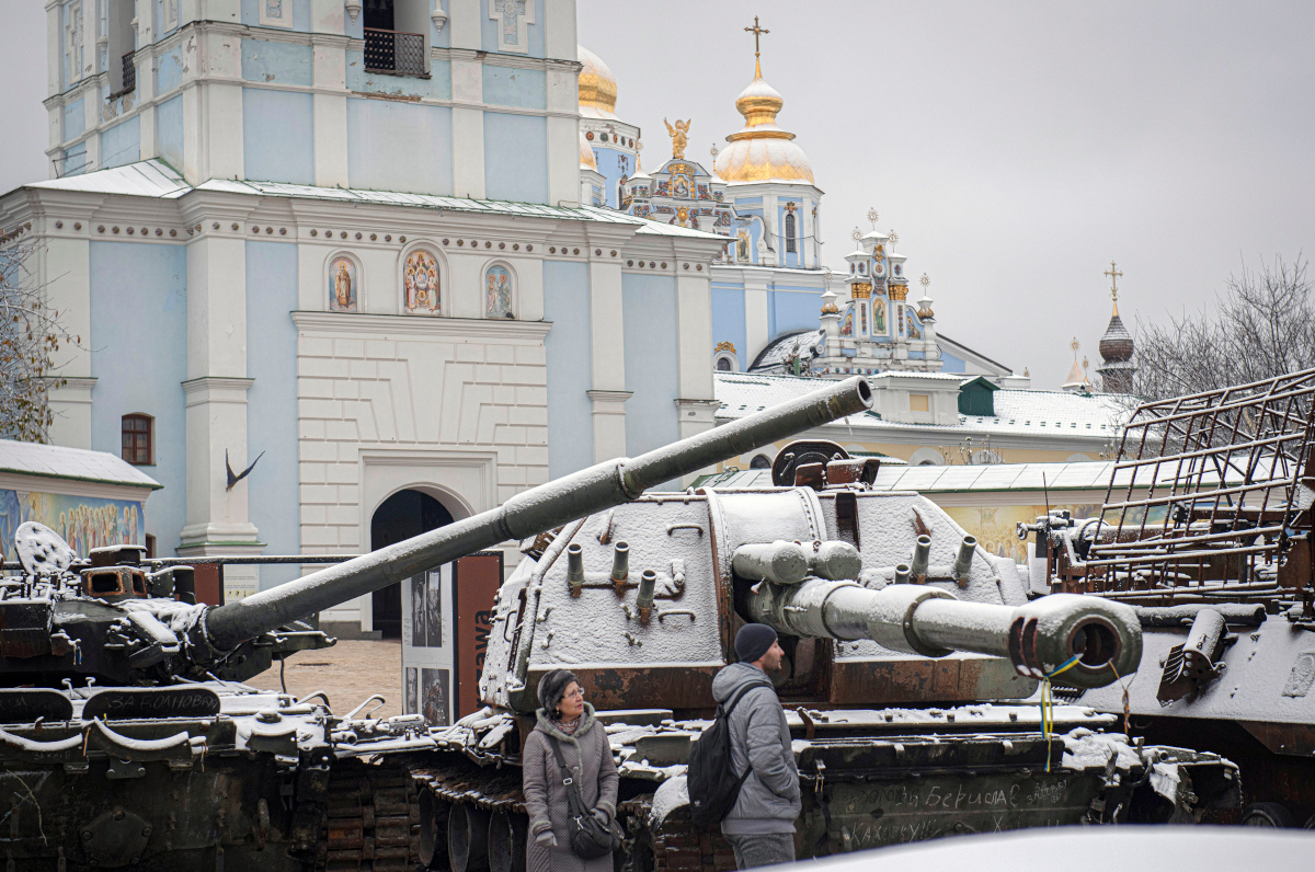 Το χιόνι έφτασε στο παγωμένο και χωρίς ρεύμα Κίεβο - Εντυπωσιακές φωτογραφίες