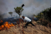 Μετά το ηφαίστειο, η φωτιά: Καίγεται η Λα Πάλμα - Απομακρύνονται οι πολίτες (Βίντεο)