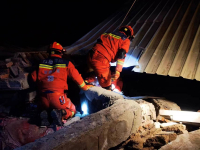 Κίνα: Τουλάχιστον 118 νεκροί από τον σεισμό - Μάχη με τον χρόνο και το κρύο για τα σωστικά συνεργεία