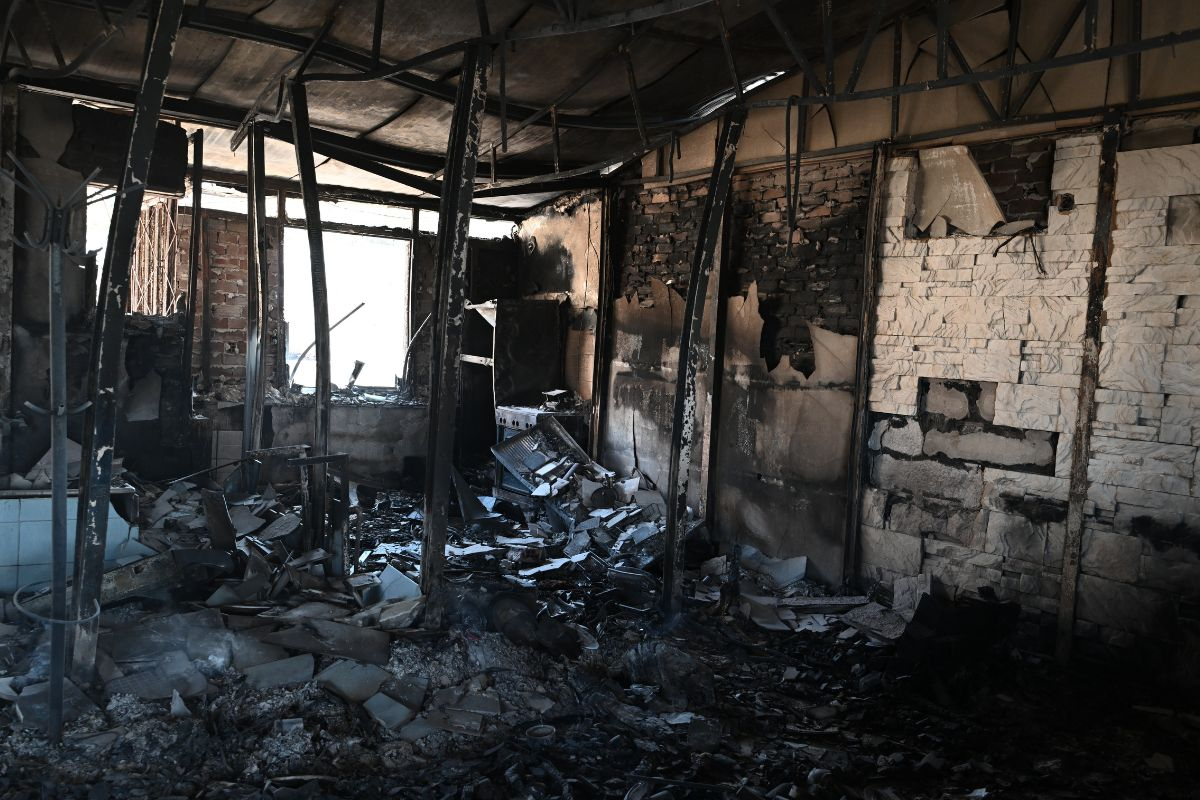 Εικόνες καταστροφής σε Σαρωνίδα και Λουτράκι: Καμένα σπίτια, περιουσίες και οικολογική καταστροφή