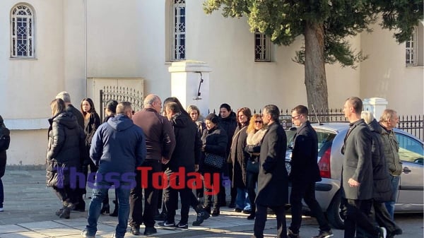 Θεσσαλονίκη: Σε βαρύ κλίμα η κηδεία της 41χρονης Γεωργίας - Τραγική φιγούρα η 13χρονη κόρη της