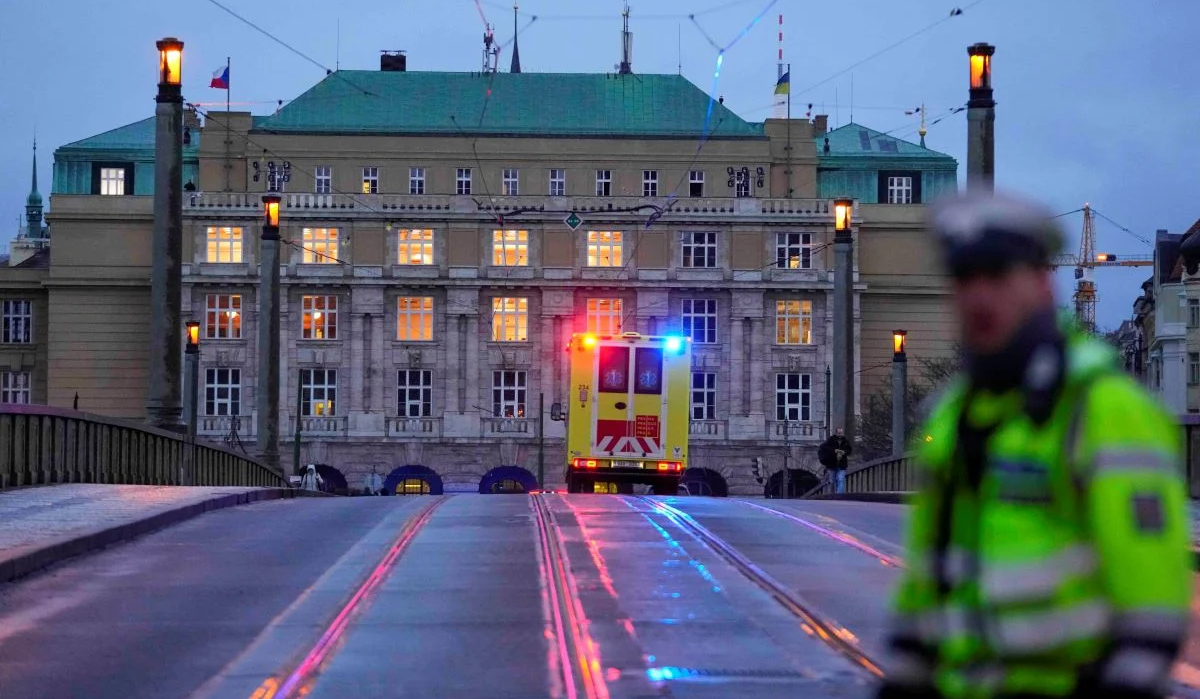 Μακελειό στην Πράγα: Βρέθηκε όπλο και αυτοσχέδια βόμβα στο σπίτι του μακελάρη