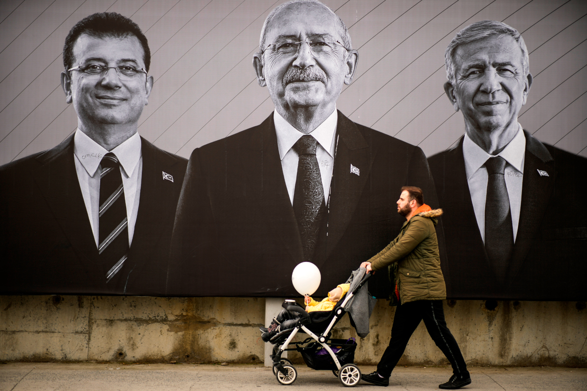 Εκλογές Τουρκία: Ο Κιλιτσντάρογλου υπόσχεται να «σβήσει» τα χρέη από πιστωτικές κάρτες