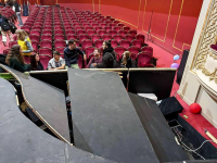 Δημοτικό Θέατρο Πειραιά: Αναστάτωση μετά την κατάρρευση μέρους της σκηνής – Τραυματίστηκαν μαθητές