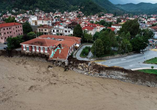 Ιανός: Δύο νεκροί και δύο αγνοούμενοι στη Θεσσαλία - Εικόνες βιβλικής καταστροφής και χιλιάδες πλημμυρισμένα σπίτια
