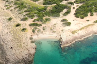 Παραλίες: Ο απάνεμος κολπίσκος της Αττικής που πας μόνο καθημερινή