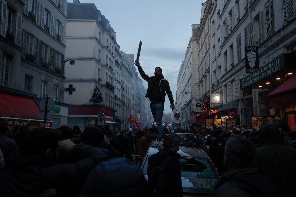 Χάος στο Παρίσι μετά τη δολοφονία 3 Κούρδων - Μακρόν: Στόχος ειδεχθούς επίθεσης οι Κούρδοι της Γαλλίας