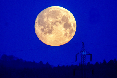 Πανσέληνος Απριλίου 2023: Καθηλώνει το «Ροζ Φεγγάρι» - Δείτε μαγικές εικόνες