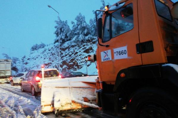 Οι περιοχές της Πελοποννήσου που αντιμετωπίζουν προβλήματα λόγω χιονιού και παγετού