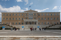 To Reuters τα βλέπει «γκρίζα»: «Είναι καιρός να αρχίσουμε να ανησυχούμε πάλι για την Ελλάδα»