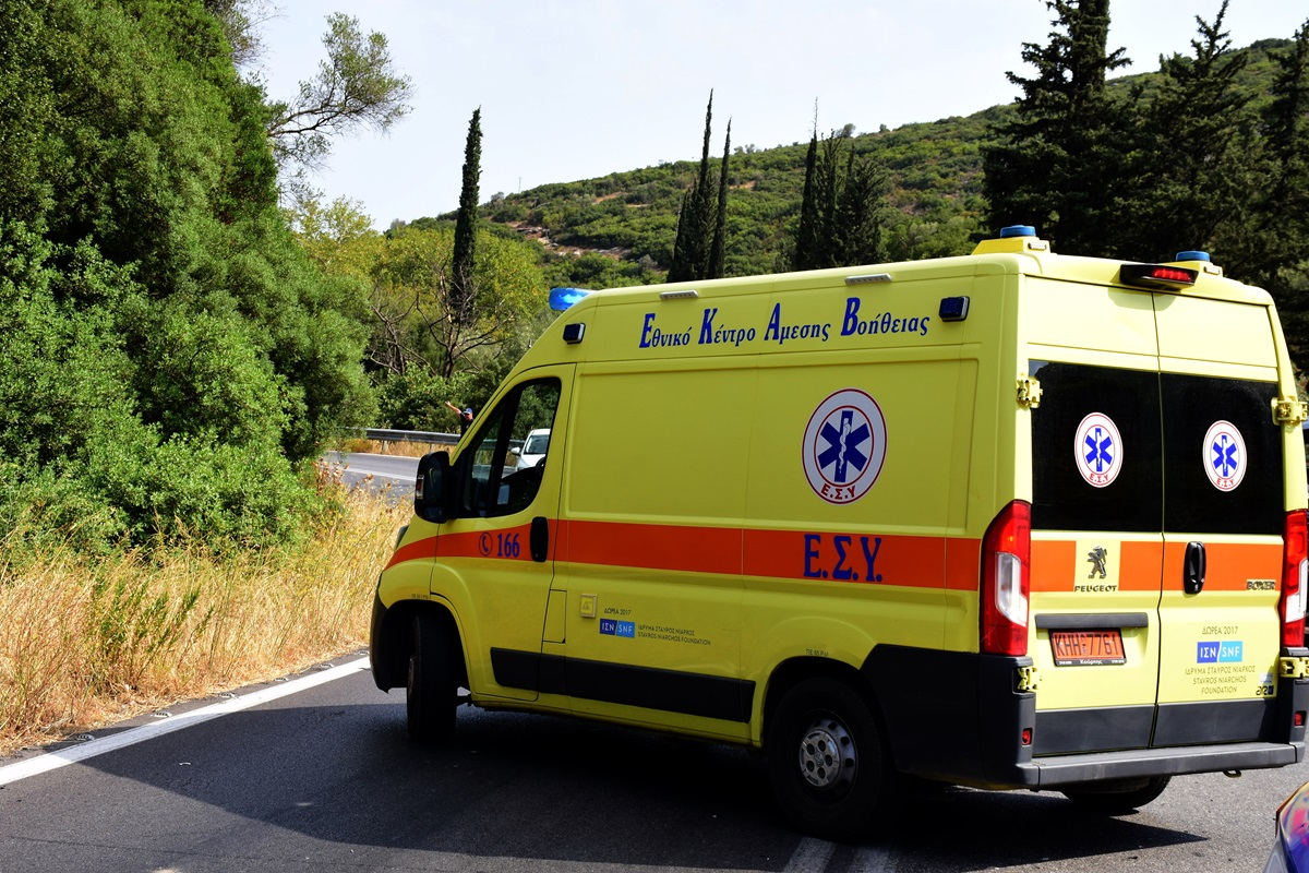 Κρήτη: Τροχαίο με εγκλωβισμένο οδηγό - Επενέβη η Πυροσβεστική