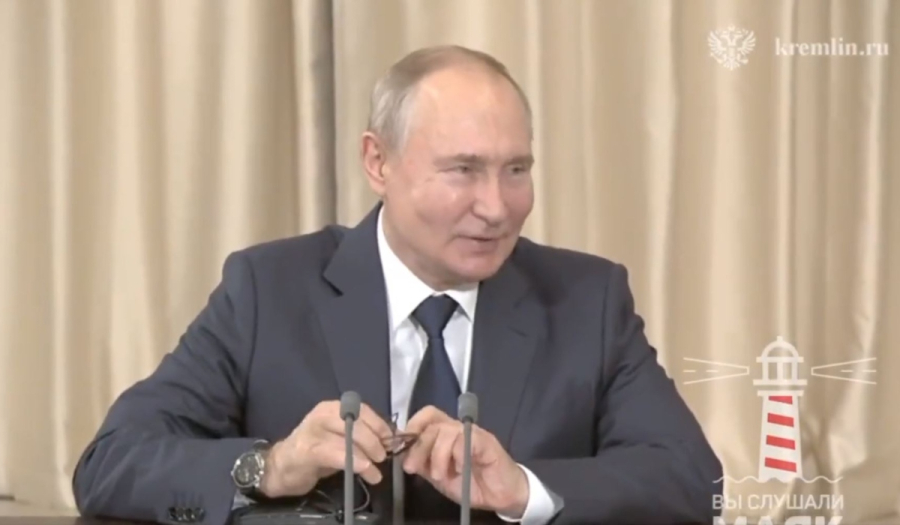 Νέα σενάρια για τον… «πρησμένο» Πούτιν: Μπότοξ, υαλουρονικό ή σωσίας;