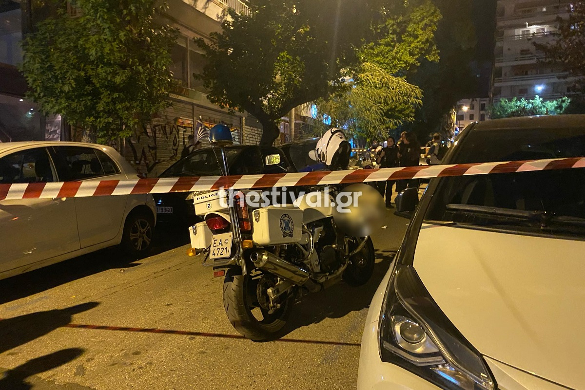 Θεσσαλονίκη: Άγριο έγκλημα - Μπήκε αιμόφυρτος σε ταχυφαγείο άρπαξε μαχαίρι και σκότωσε ένα άτομο