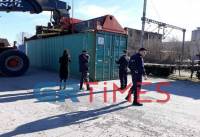 Θεσσαλονίκη: Μετανάστες βρέθηκαν κλειδωμένοι μέσα σε κοντέινερ (video)