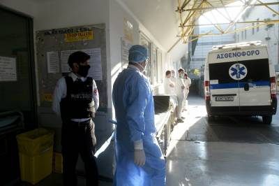 Κορονοϊός: «Ασφυκτιούν οι ΜΕΘ στα νοσοκομεία Αττικής»