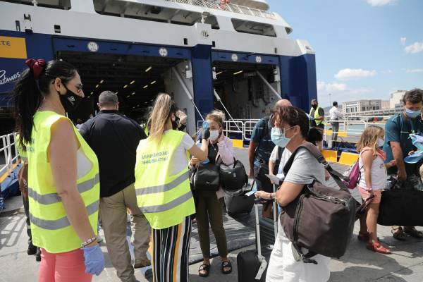 Κορονοϊός: Μόνιμο κλιμάκιο για τεστ στο λιμάνι του Πειραιά