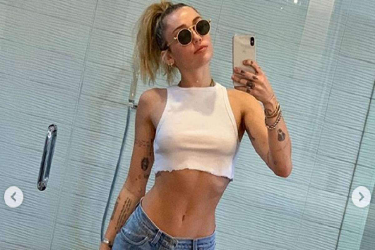 Η Miley Cyrus ρίχνει το instagram με το διαφανές της μπλουζάκι