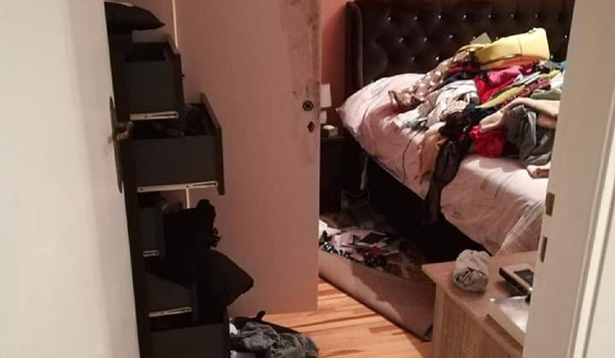 Διάρρηξη στην Καλλιθέα: Αποκλειστικές εικόνες από το διαμέρισμα - Η ένοικος βρέθηκε χωρίς τις αισθήσεις της
