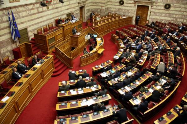 Παραίτηση 101 βουλευτών: Τι σημαίνει για τη Βουλή και τη Συμφωνία των Πρεσπών