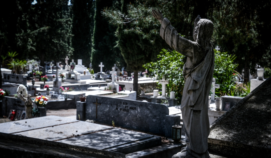Τραγωδία στην Αμαλιάδα: 28χρονος αυτοκτόνησε δίπλα στον τάφο του πατέρα του
