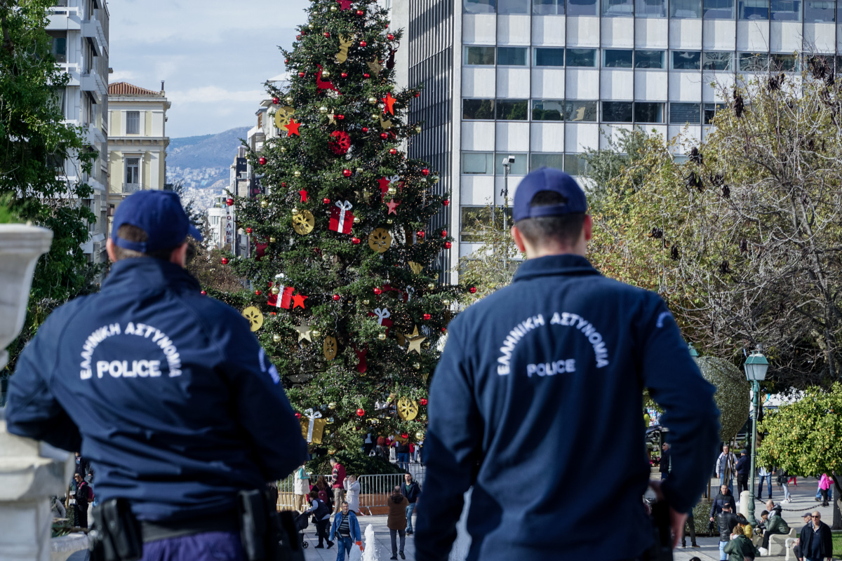 Αυξημένα μέτρα από την ΕΛ.ΑΣ για τα Χριστούγεννα - Στους δρόμους 9.000 αστυνομικοί