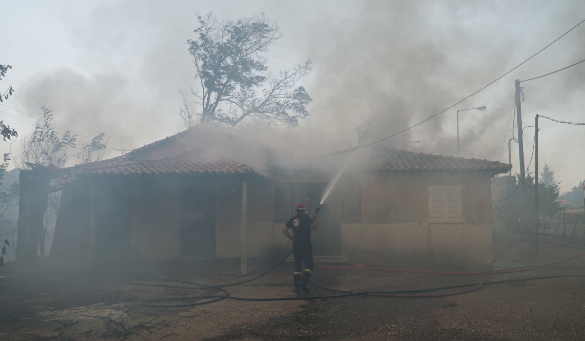 Φωτιά στην Ηλεία: Εκκενώθηκαν τα χωριά Βίλλια, Τσαπαρέικα και Νεμούτα
