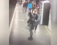 Βίντεο ντοκουμέντο από επιθέσεις άνδρα κατά γυναικών στο μετρό της Βαρκελώνης