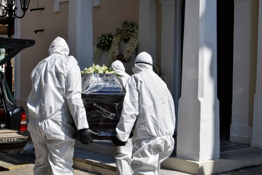 Κορονοϊός στην Ελλάδα: Πώς έγινε η κηδεία του πρώτου νεκρού, εικόνες