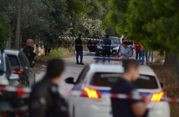 Μακελειό στη Λούτσα: Έκτακτες ανακοινώσεις της ΕΛ.ΑΣ. για τη δολοφονία των 6 Τούρκων