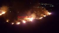 Μεγάλη φωτιά σε οικισμό κοντά στην Πάτρα - «Μάχη» για να μη φτάσει σε σπίτια