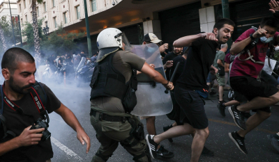 Σοβαρά επεισόδια στο κέντρο της Αθήνας σε συγκέντρωση για τον «τοξοβόλο» Γιάννη Μιχαηλίδη