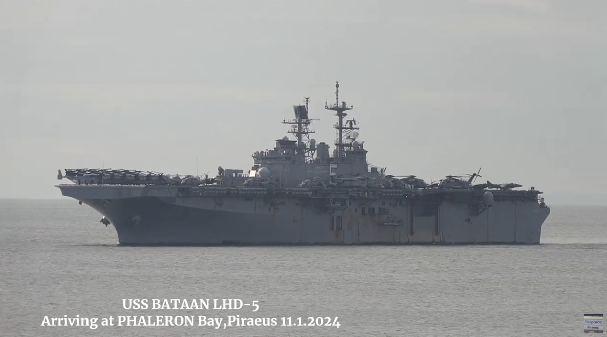 Ανοιχτά του Πειραιά αγκυροβόλησε το αμερικανικό πολεμικό πλοίο USS BATAAN LHD-5 (βίντεο)