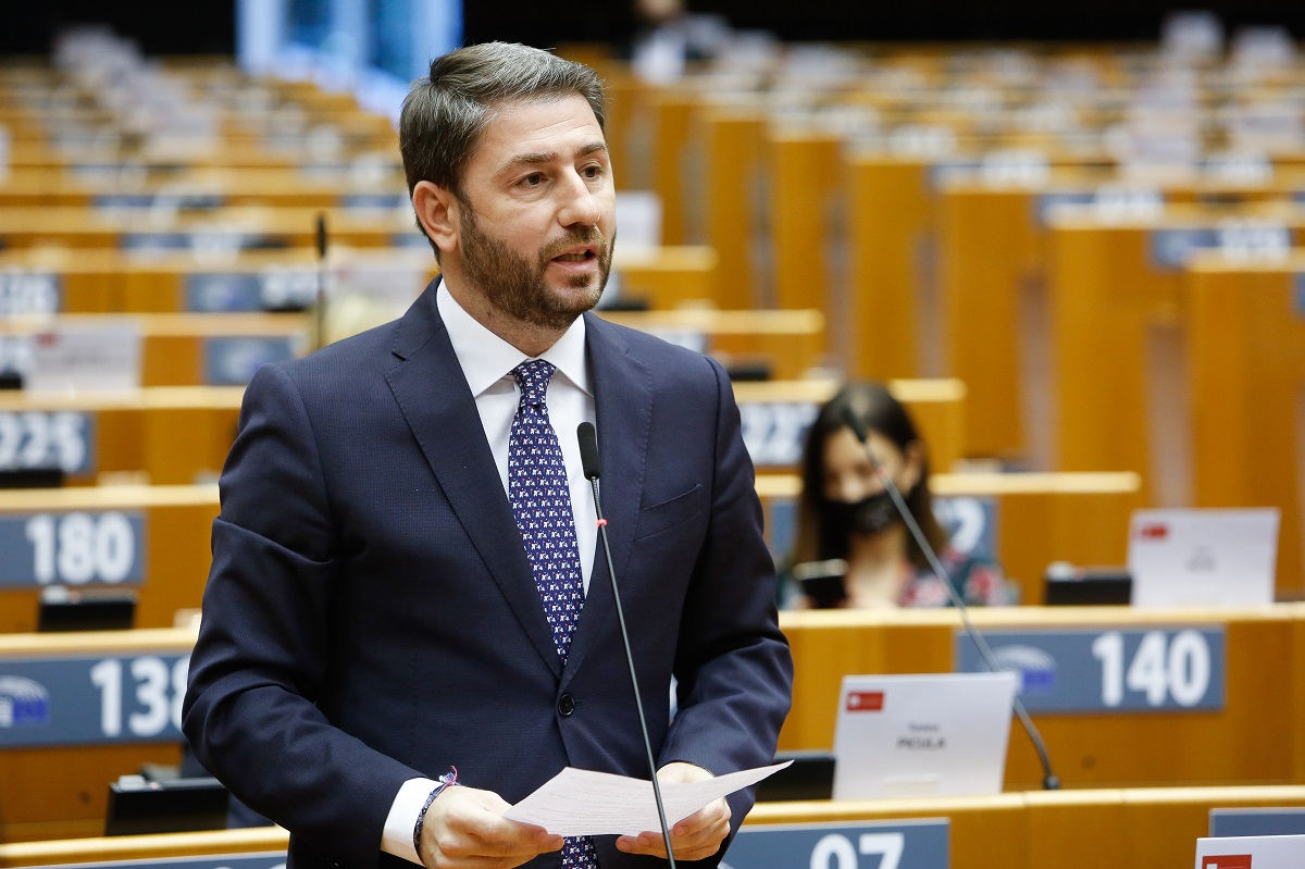 Ο Ανδρουλάκης στην Ευρωβουλή: Διχάζει τον ελληνικό λαό ο Μητσοτάκης