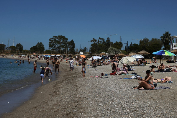 Ο βιαστικός καύσωνας στέλνει τους Αθηναίους στην παραλία για 6 μέρες - Ακραία... ζέστη την Τρίτη