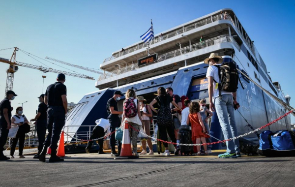 Αυξημένη η κίνηση στα λιμάνια - Χθες από τον Πειραιά αναχώρησαν 11.103 επιβάτες