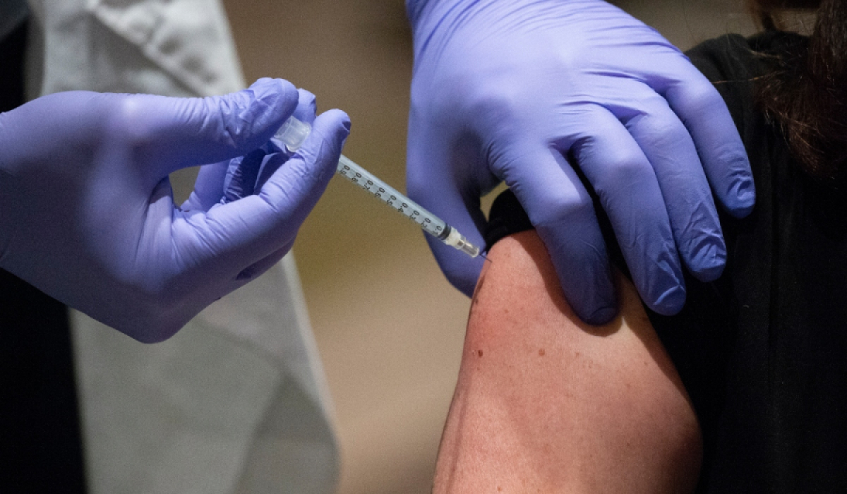 Φάουτσι: Αυτοί θα χρειαστούν αναμνηστική δόση εμβολίων κατά του κορονοϊού
