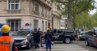 Συναγερμός στο Παρίσι: Άνδρας απειλεί να ανατιναχθεί
