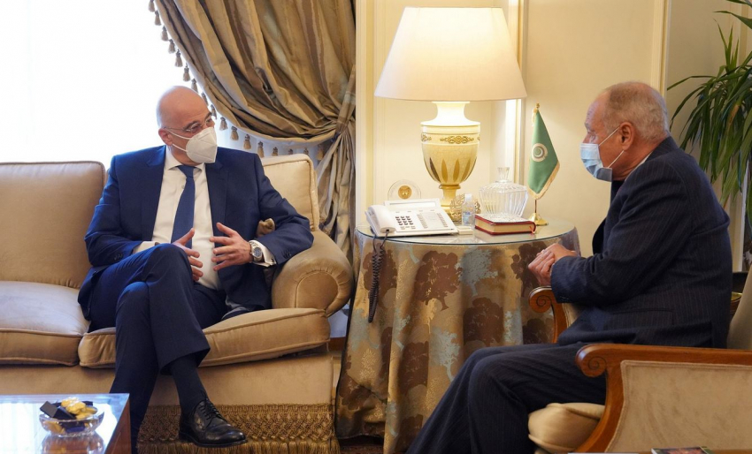 Ο Νίκος Δένδιας στο Κάιρο - Συνάντηση με τον Γ.Γ. του Αραβικού Συνδέσμου