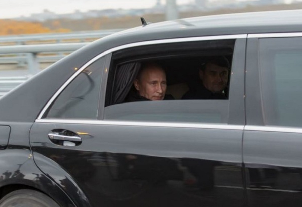 Ανεπιβεβαίωτες φήμες για χτύπημα στη λιμουζίνα του Πούτιν - Σώος ο Ρώσος Πρόεδρος