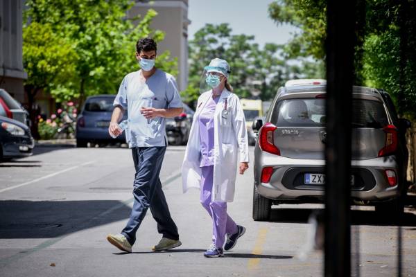 Κορονοϊός: Τέλος το επισκεπτήριο και η παραμονή στα νοσοκομεία