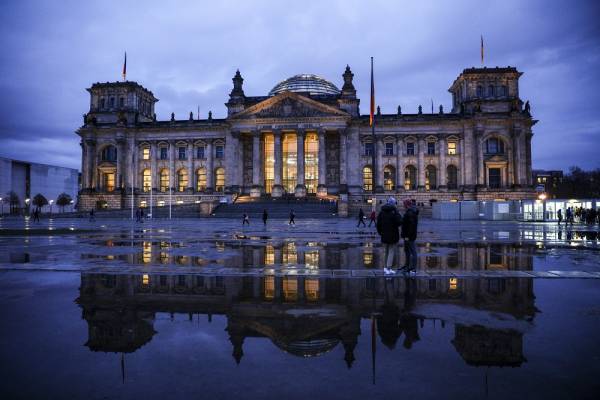 Γερμανία: Δίνει το «πράσινο» φως στον περιορισμό της ΕΚΤ