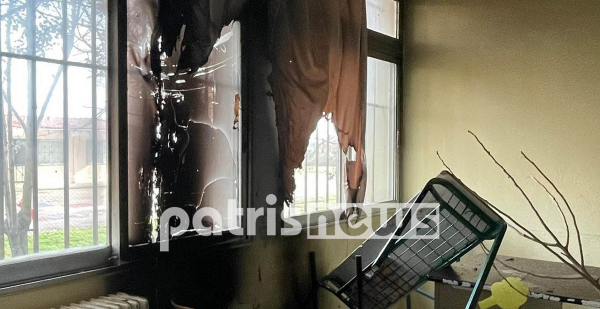Πύργος: Εικόνες καταστροφής σε γυμνάσιο με καμένες κουρτίνες και σπασμένα θρανία