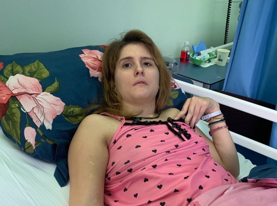 Στο νοσοκομείο η Μυρτώ της Πάρου – «Ποιος νοιάζεται; Κανείς!», λέει η μητέρα της
