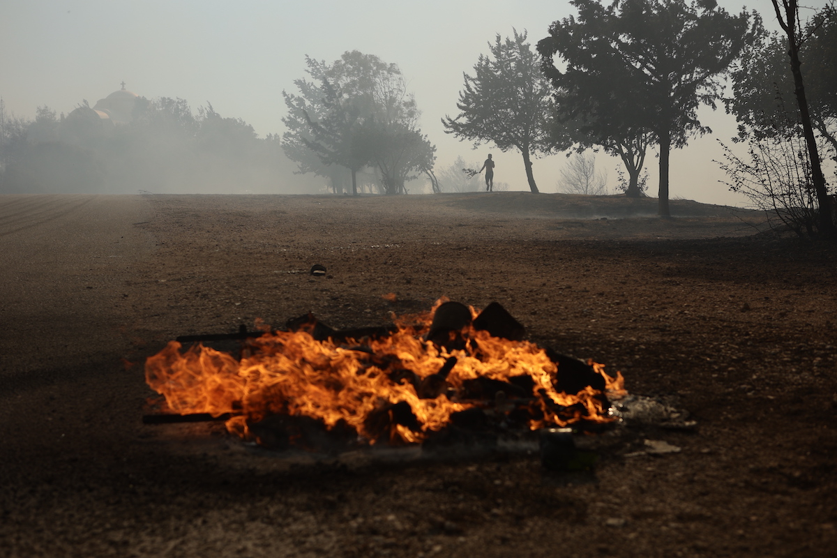 Φωτιά τώρα στον Βαρνάβα – Οριοθετήθηκε το μέτωπο