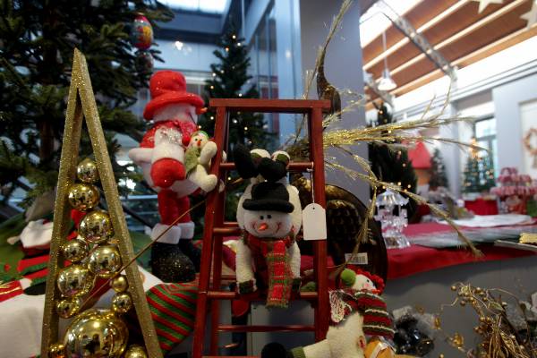 Χριστουγεννιάτικο ωράριο 2018: Πότε ξεκινάει πως θα λειτουργήσουν τα καταστήματα