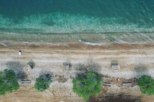 Παραλίες «καβάτζες» της Αττικής: Μπάνιο μακριά από την πολυκοσμία