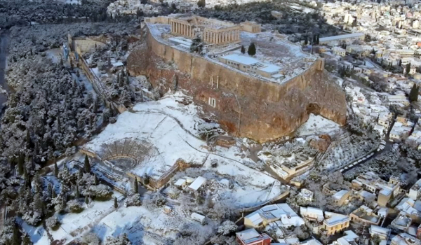 Κακοκαιρία «Μπάρμπαρα»: Η Αθήνα στα «λευκά» από ψηλά (βίντεο)