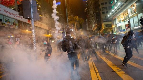 Χονγκ Κονγκ: «Δεν έχει σημασία που είναι Χριστούγεννα, οι διαδηλώσεις συνεχίζονται»